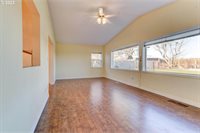 9580 SW Bayou Dr, McMinnville, OR 97128