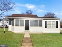 1214 Farmingdale Avenue, Capitol Heights, MD 20743