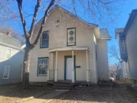 1924 SW Clay St, Topeka, KS 66604