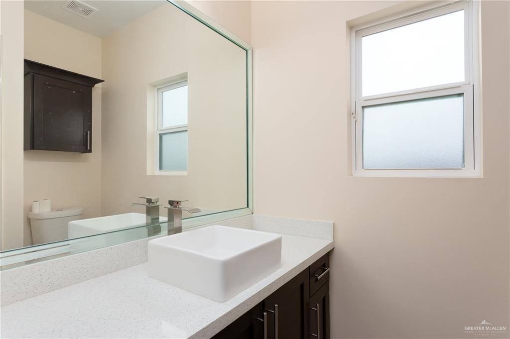 1116 West Dukakis Avenue, Alton, TX 78573