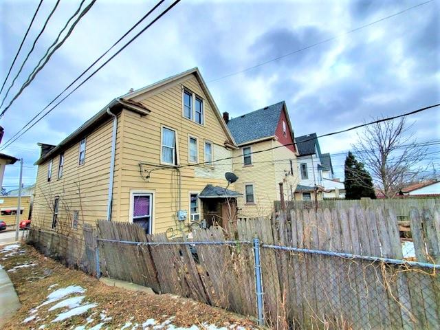 2483 S 6th ST 2485, Milwaukee, WI 53215