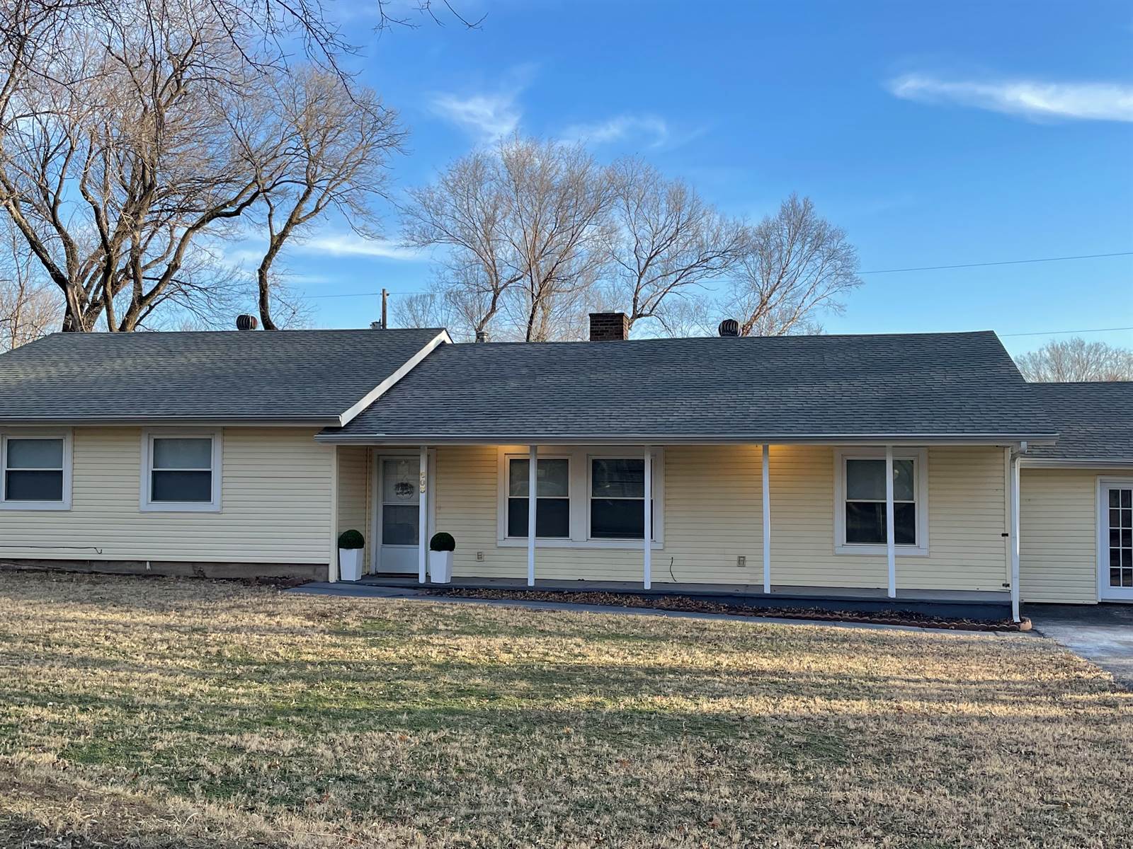 603 W Lincoln St, Derby, KS 67037