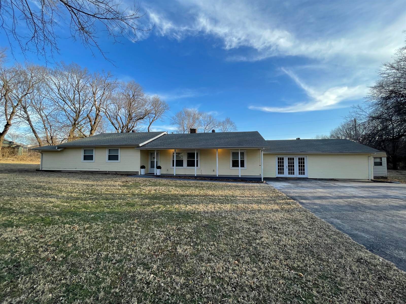 603 W Lincoln St, Derby, KS 67037