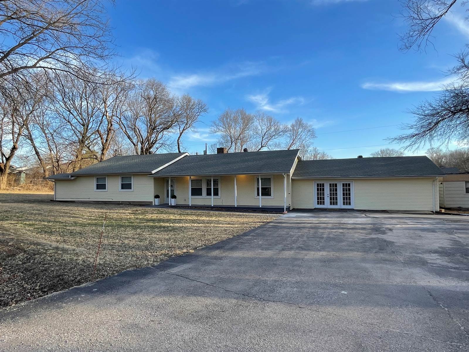 603 W Lincoln St, Derby, KS 67037