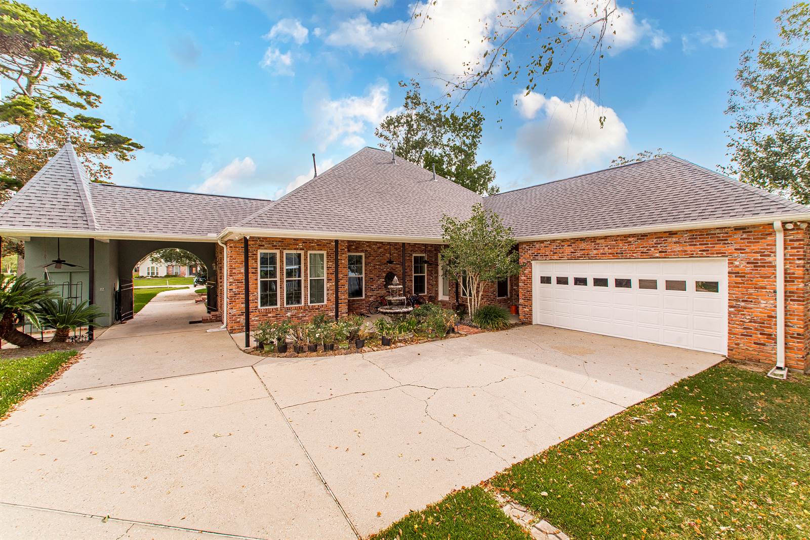 203 Black Jack Oak Lane, Madisonville, LA 70447