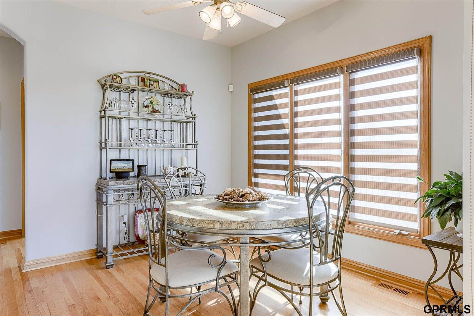 17109 Oakmont Drive, Omaha, NE 68136