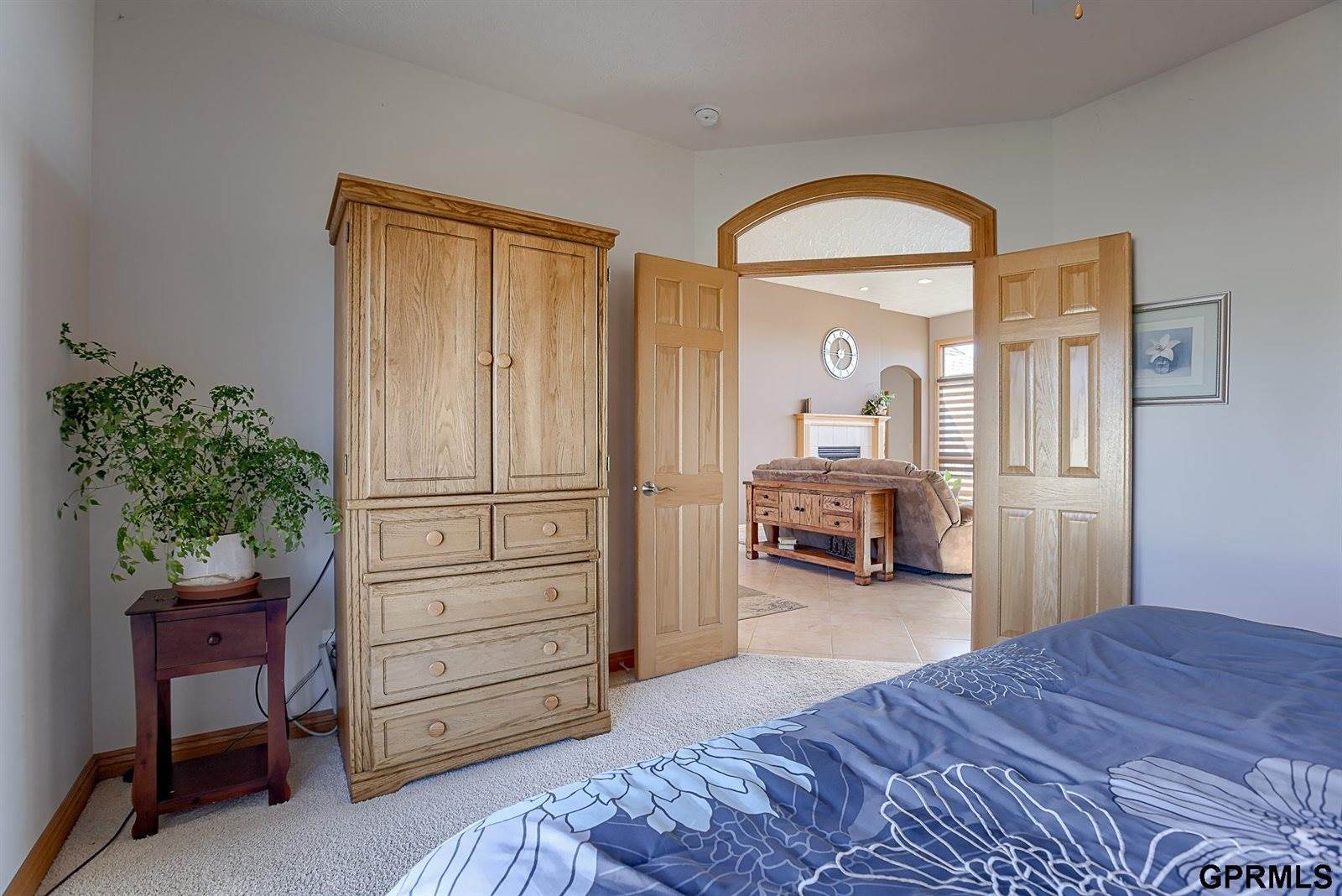 17109 Oakmont Drive, Omaha, NE 68136