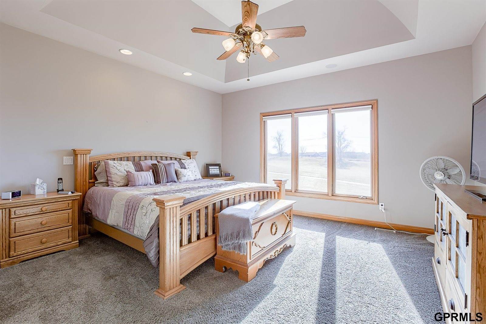 17109 Oakmont Drive, Omaha, NE 68136