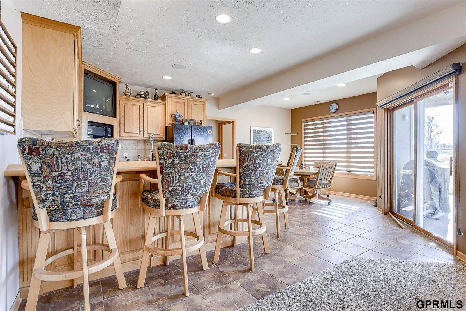 17109 Oakmont Drive, Omaha, NE 68136