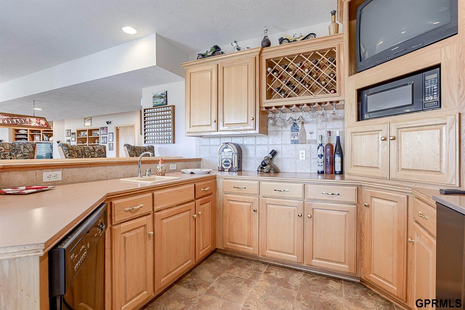 17109 Oakmont Drive, Omaha, NE 68136