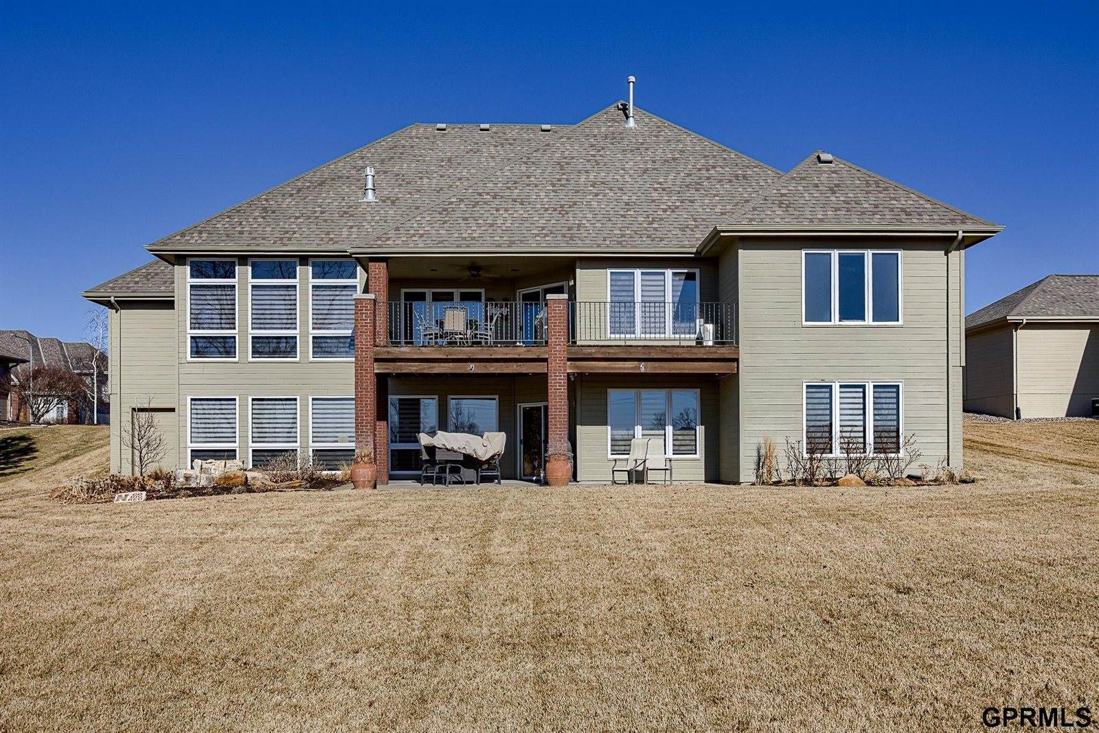 17109 Oakmont Drive, Omaha, NE 68136