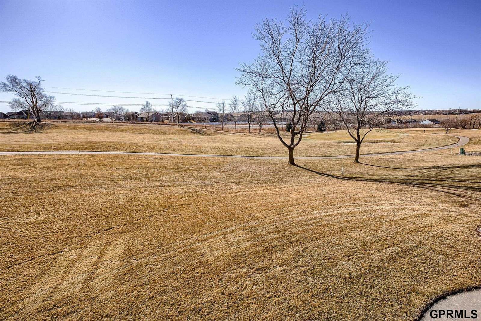 17109 Oakmont Drive, Omaha, NE 68136