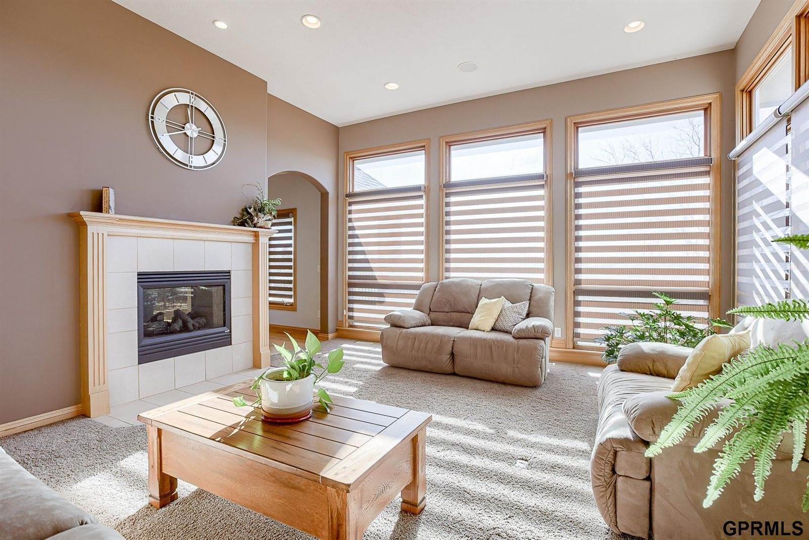 17109 Oakmont Drive, Omaha, NE 68136