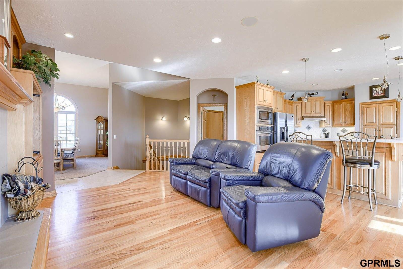 17109 Oakmont Drive, Omaha, NE 68136