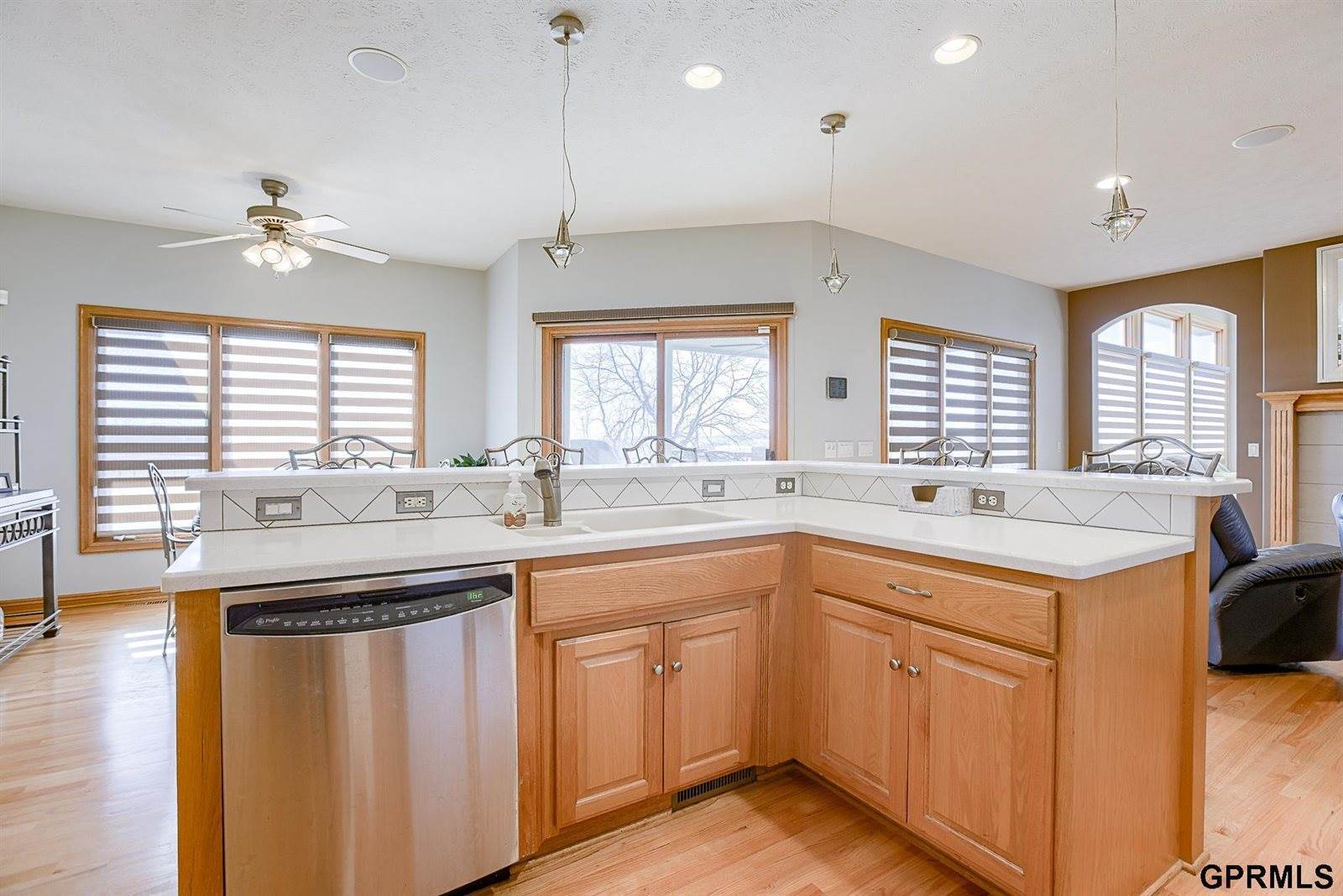 17109 Oakmont Drive, Omaha, NE 68136