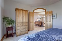 17109 Oakmont Drive, Omaha, NE 68136