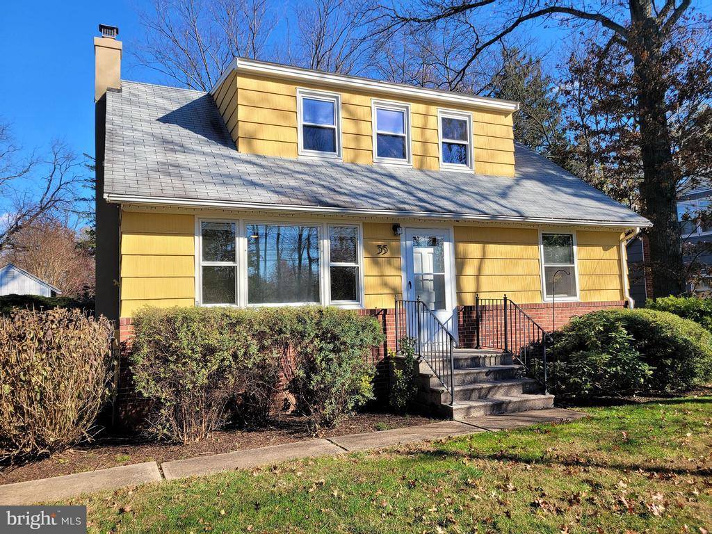 35 Knowles Street, Pennington, NJ 08534