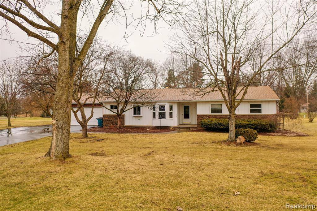 222 Bain Drive, Howell Township, MI 48855