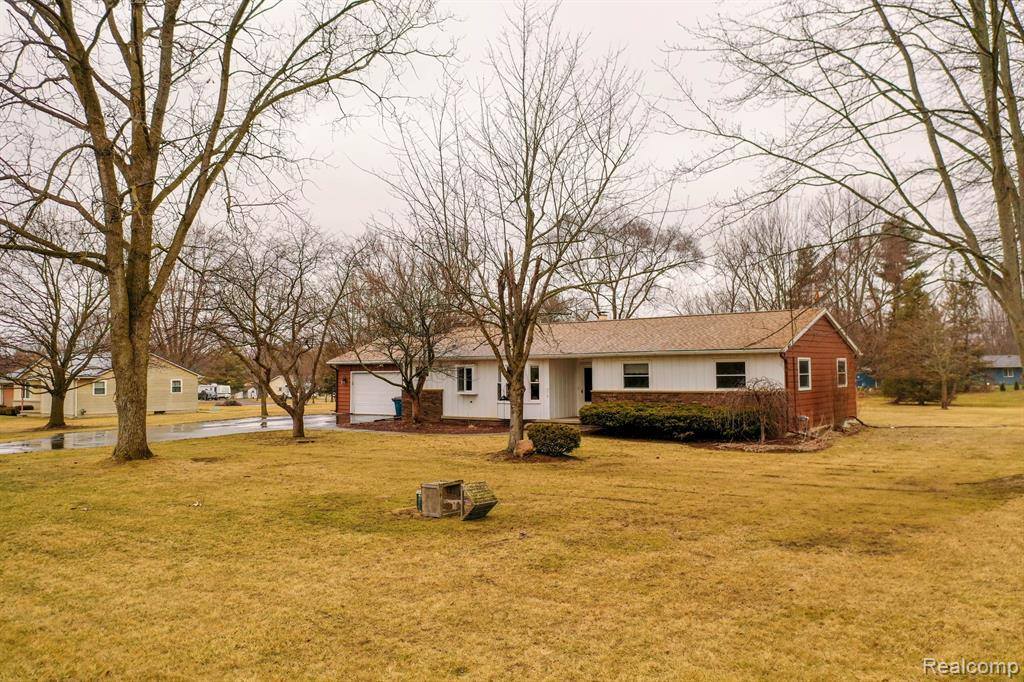 222 Bain Drive, Howell Township, MI 48855