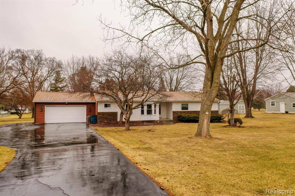 222 Bain Drive, Howell Township, MI 48855