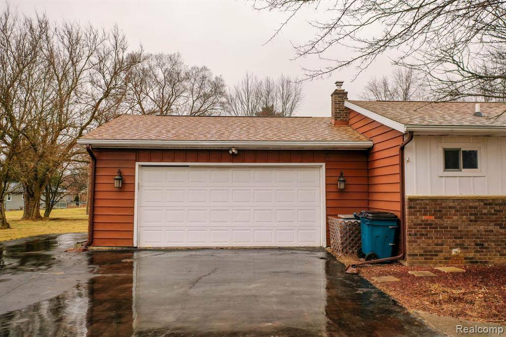 222 Bain Drive, Howell Township, MI 48855