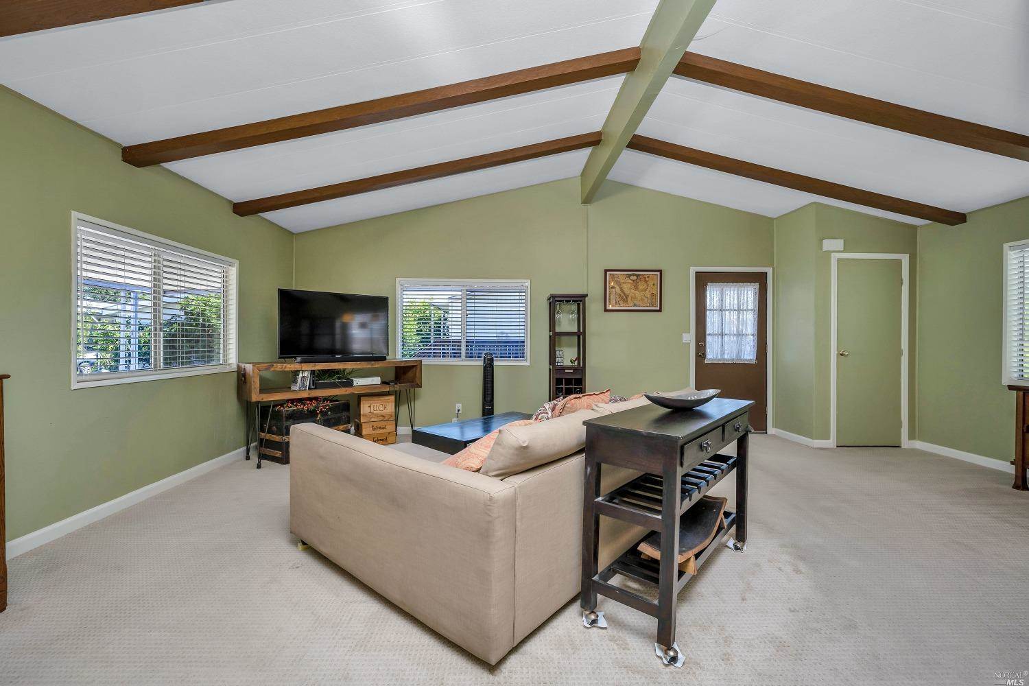 808 East Champagne Circle, Calistoga, CA 94515