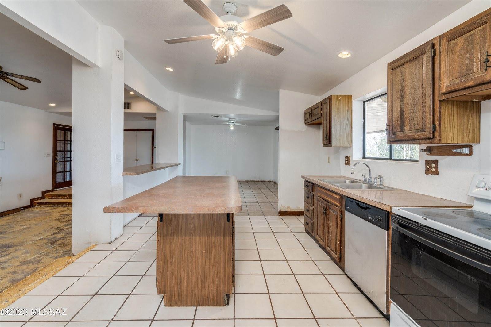 6180 North Panorama Drive, Tucson, AZ 85743