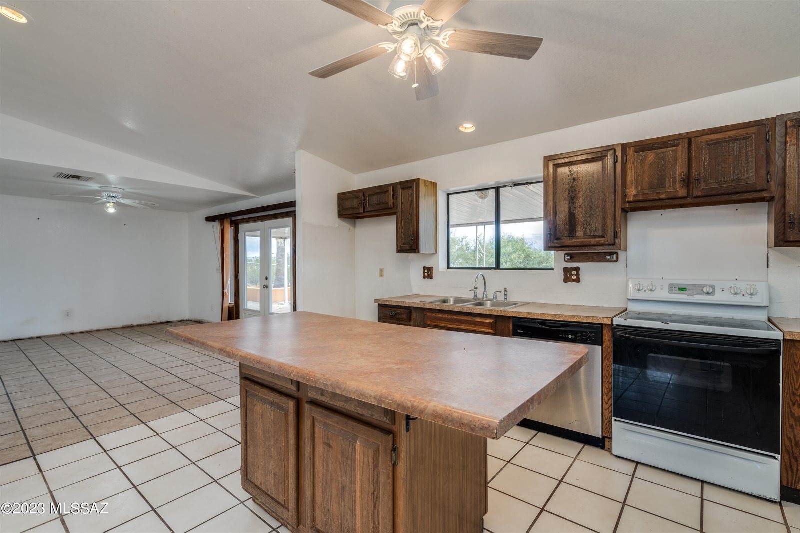 6180 North Panorama Drive, Tucson, AZ 85743