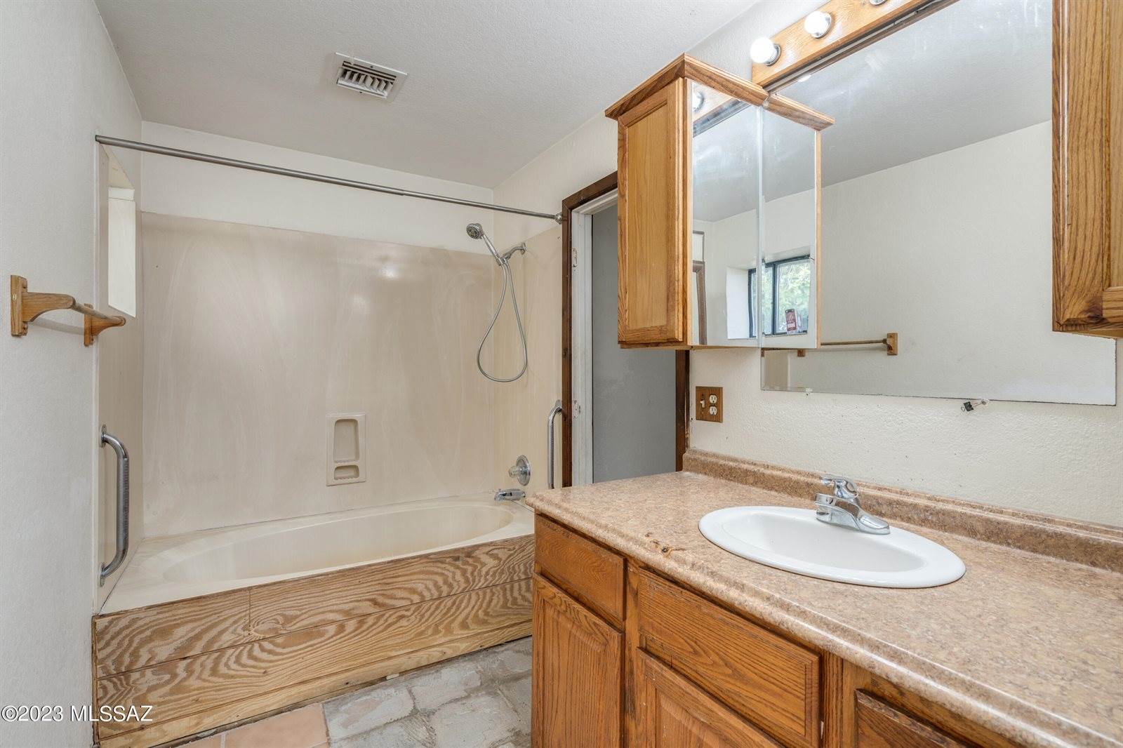 6180 North Panorama Drive, Tucson, AZ 85743