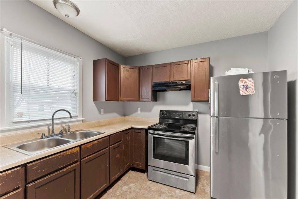 1460-1462 Dwight St, Springfield, MA 01107