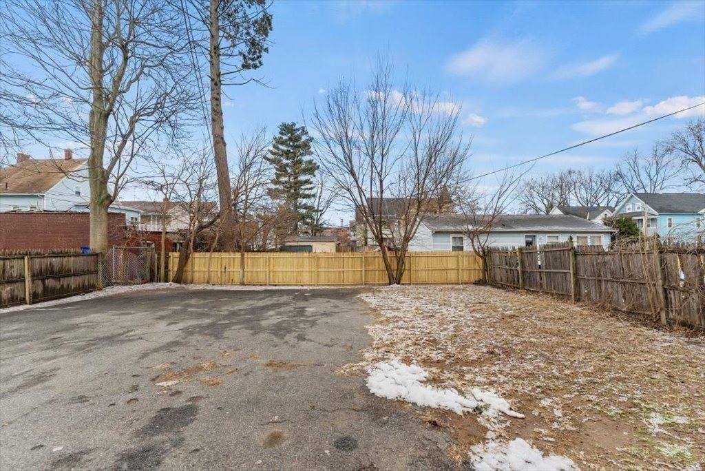 1460-1462 Dwight St, Springfield, MA 01107
