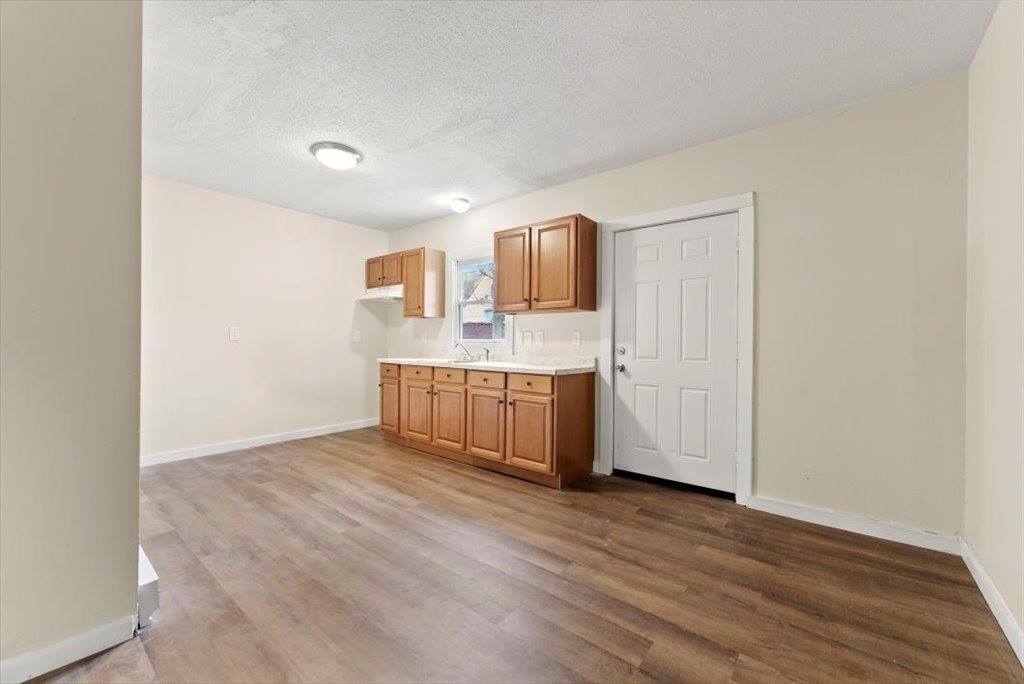 1460-1462 Dwight St, Springfield, MA 01107
