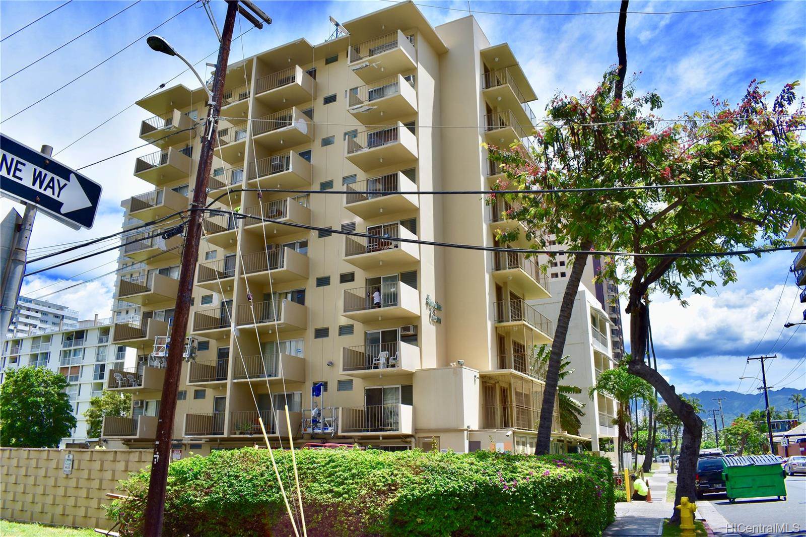 236 Liliuokalani Ave #304, Honolulu, HI 96815
