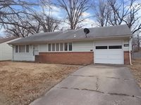 4009 SW 28th St, Topeka, KS 66614