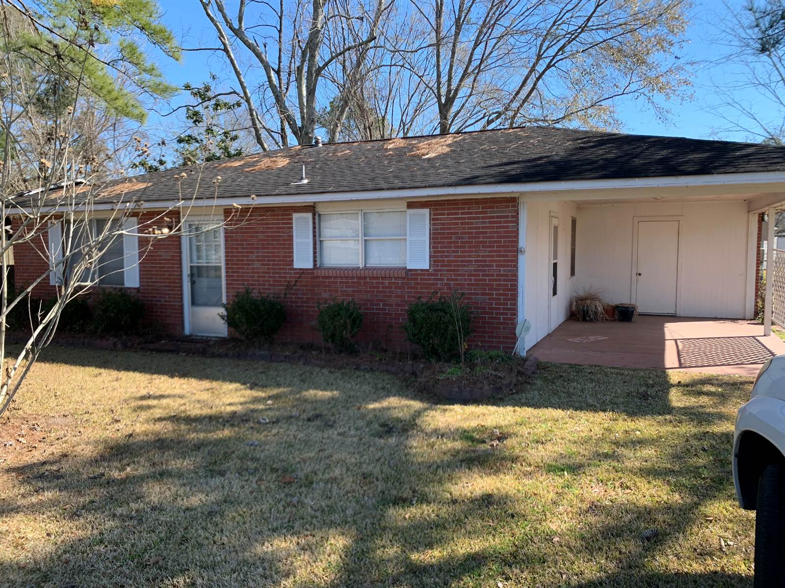 13304 George Rouyea, Gonzales, LA 70737