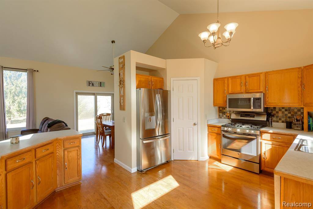 716 Bell Cove Court, Belleville, MI 48111