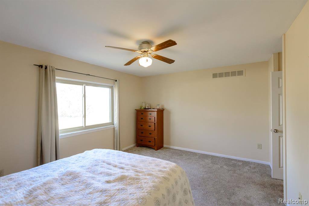 716 Bell Cove Court, Belleville, MI 48111