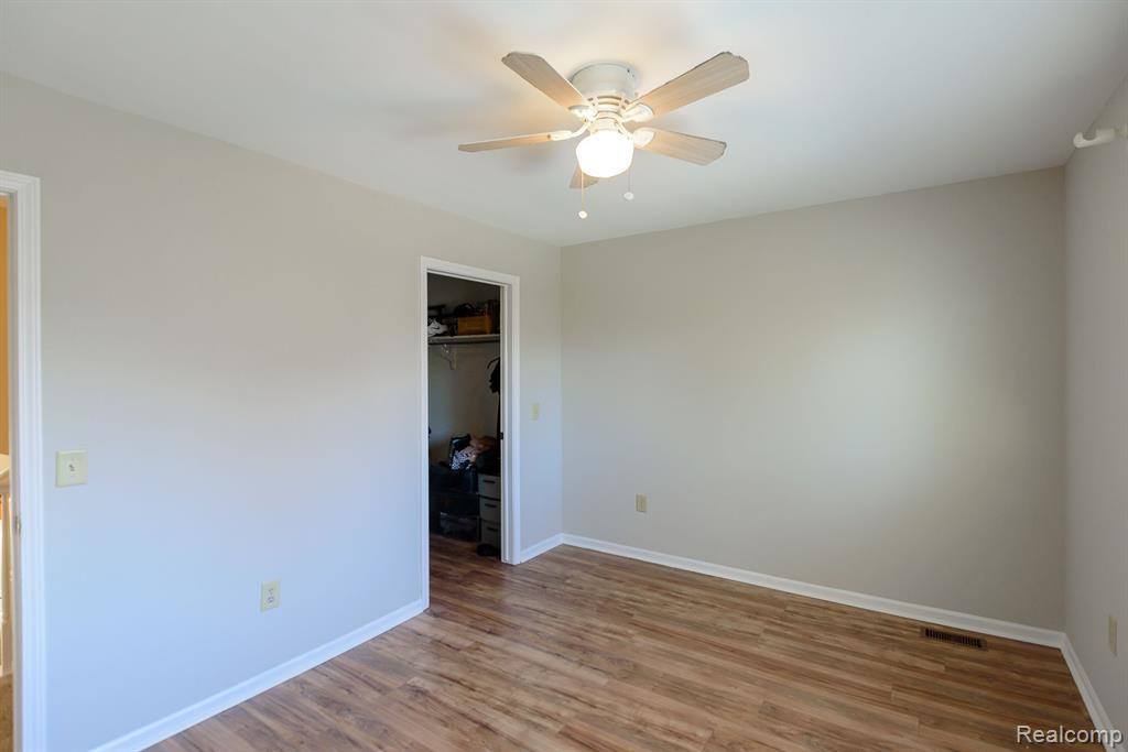 716 Bell Cove Court, Belleville, MI 48111