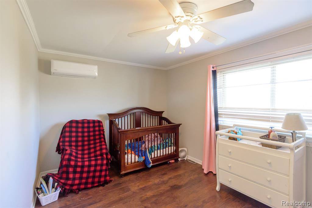 716 Bell Cove Court, Belleville, MI 48111