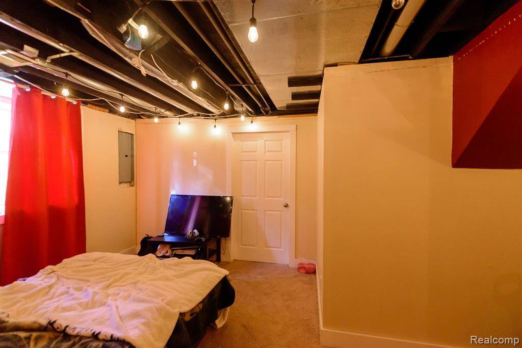 716 Bell Cove Court, Belleville, MI 48111