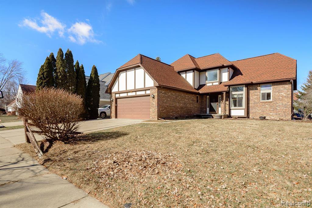 716 Bell Cove Court, Belleville, MI 48111