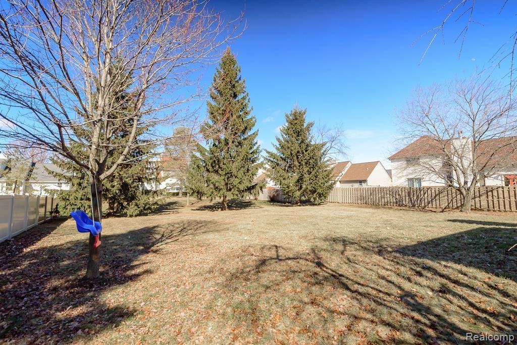 716 Bell Cove Court, Belleville, MI 48111