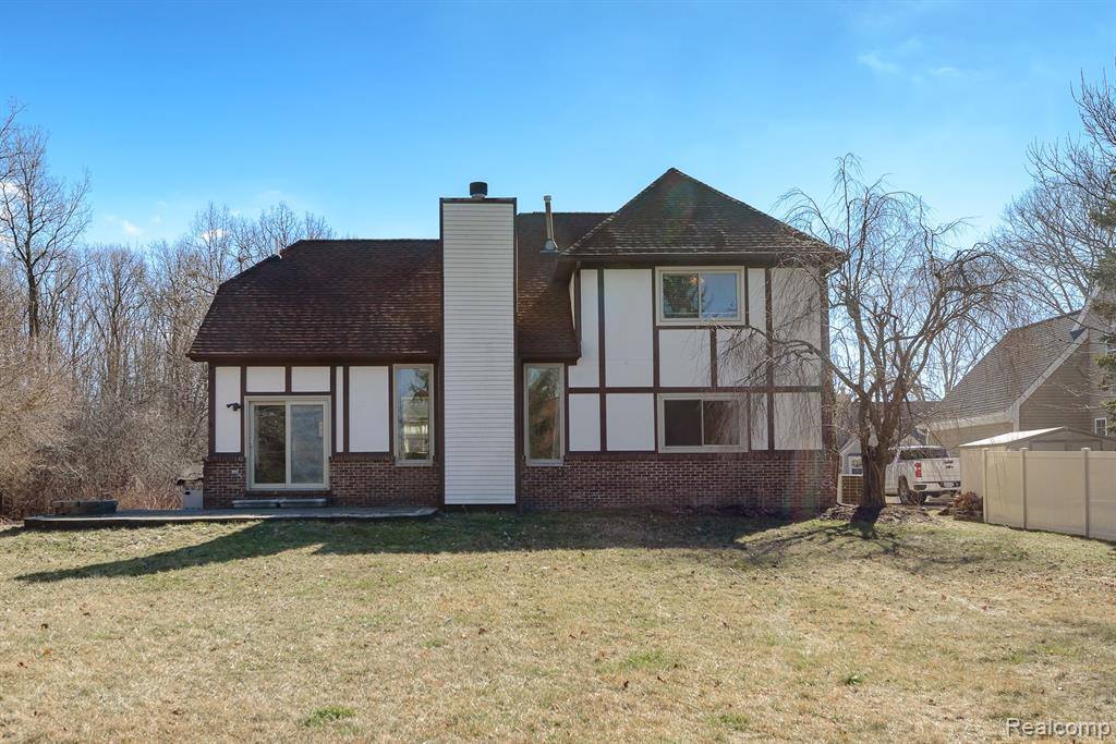 716 Bell Cove Court, Belleville, MI 48111