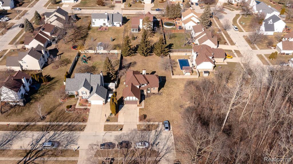 716 Bell Cove Court, Belleville, MI 48111