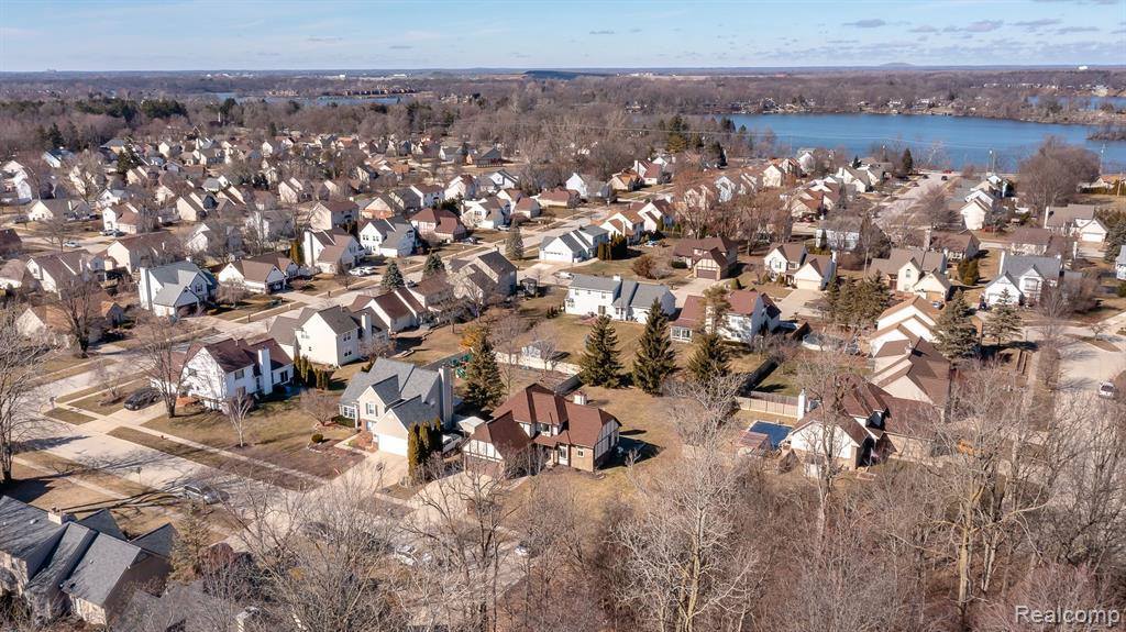 716 Bell Cove Court, Belleville, MI 48111