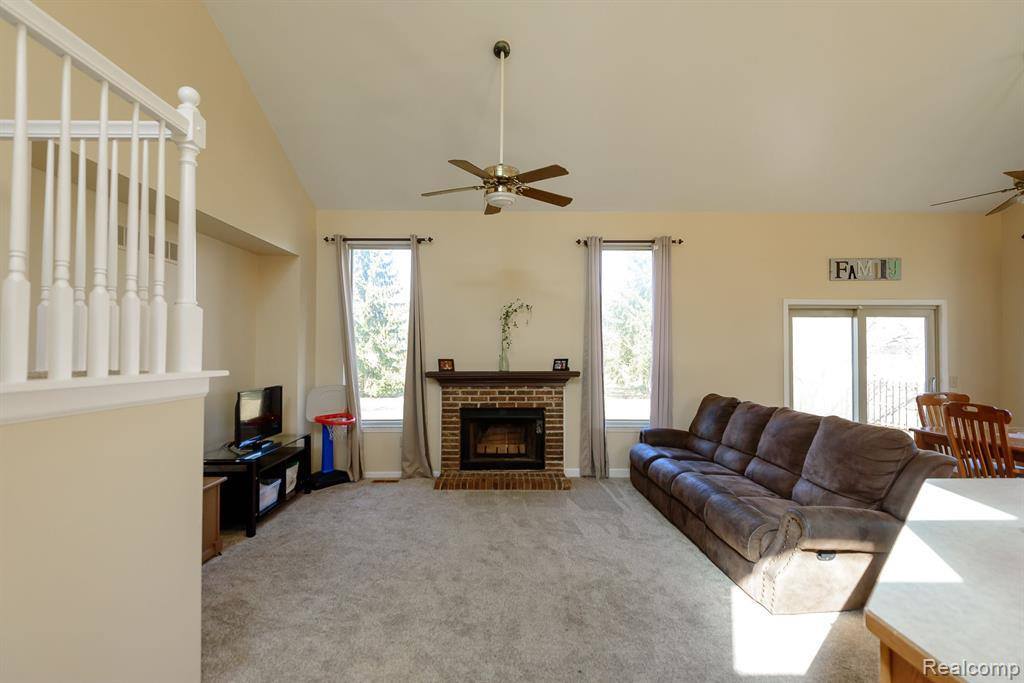 716 Bell Cove Court, Belleville, MI 48111