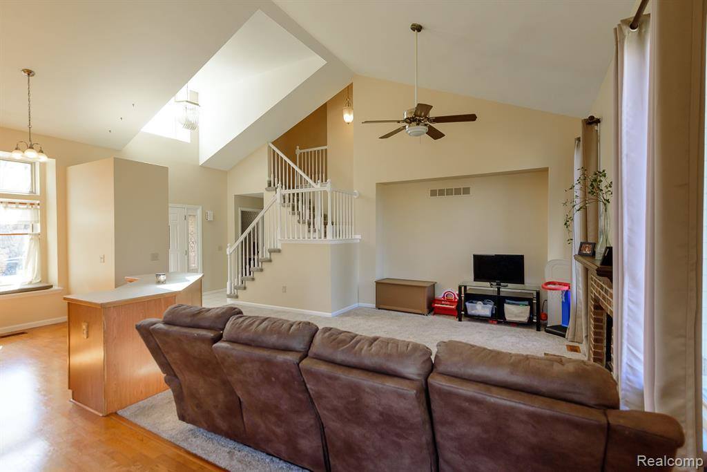 716 Bell Cove Court, Belleville, MI 48111