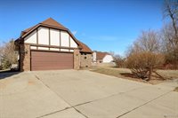 716 Bell Cove Court, Belleville, MI 48111