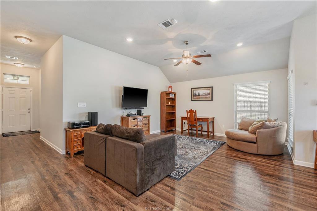 3858 Still Creek Loop, College Station, TX 77845