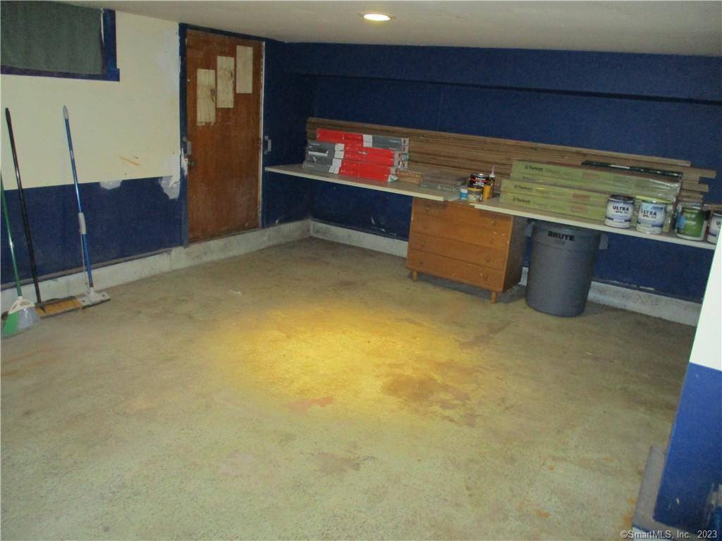 89 Oak Street, Windsor Locks, CT 06096